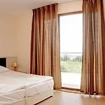 Vemara Club And - Free Parking And Free Access Szálloda 3*