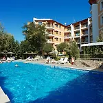 Vemara Club And - Free Parking And Free Access Szálloda 3*