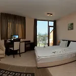 Vemara Club And - Free Parking And Free Access Szálloda 3*
