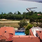 Vemara Club And - Free Parking And Free Access 3*