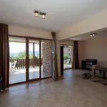 Vemara Club And - Free Parking And Free Access Szálloda