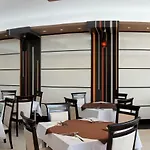 Vemara Club And - Free Parking And Free Access Szálloda