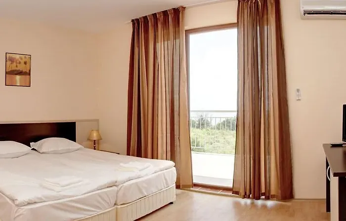 Vemara Club And - Free Parking And Free Access Obzor