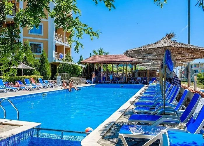 Vemara Club And - Free Parking And Free Access Hotel