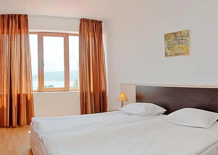 Hotel Vemara Club And - Free Parking And Free Access 3*