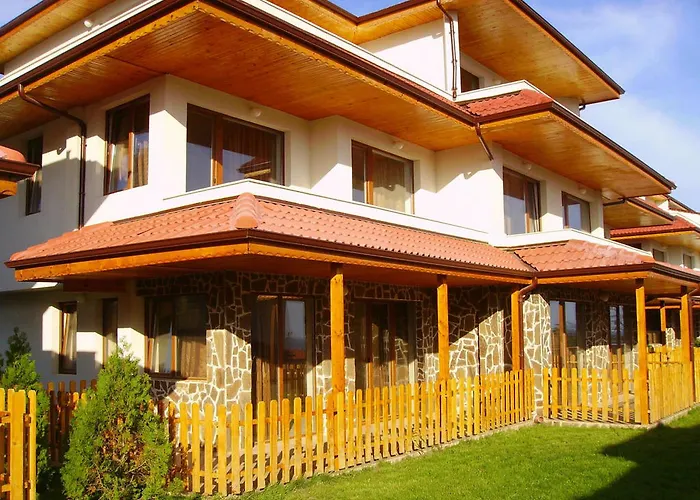 Vemara Club And - Free Parking And Free Access Hotel