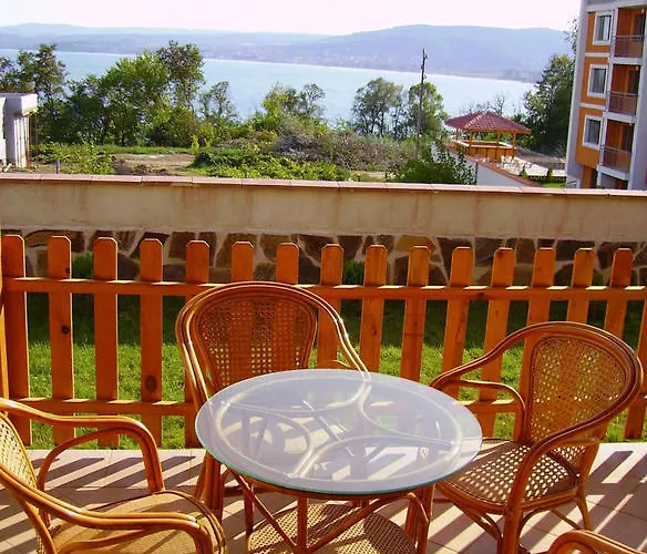 Vemara Club And - Free Parking And Free Access