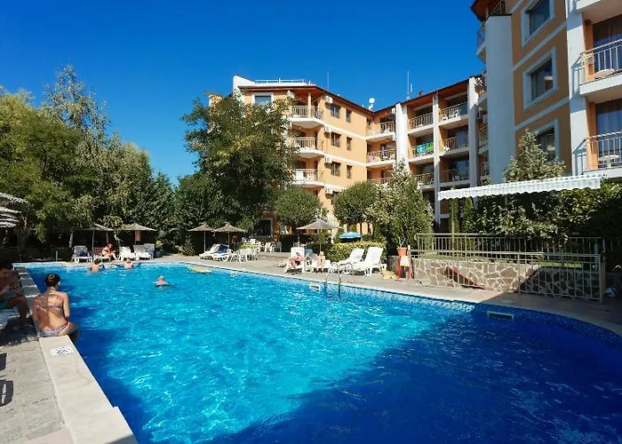 Vemara Club And - Free Parking And Free Access Hotel 3*