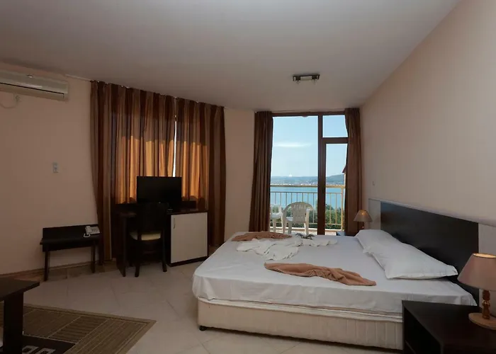 Hotel Vemara Club And - Free Parking And Free Access 3*