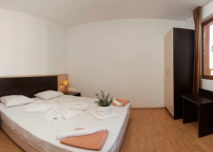 Vemara Club And - Free Parking And Free Access Hotel