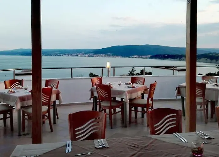 Hotel Vemara Club And - Free Parking And Free Access